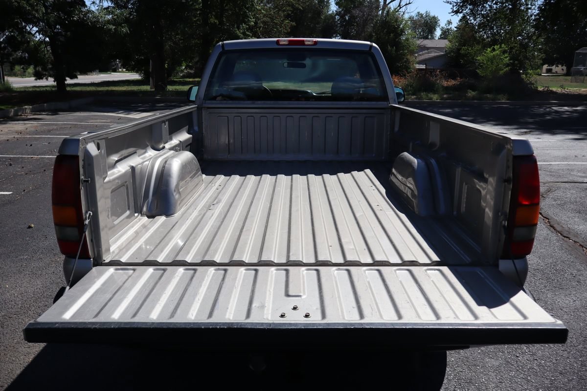 Used 1999 Chevrolet Silverado 2500 LS w/ Firm Ride Suspension Pkg AWD/4WD image 14