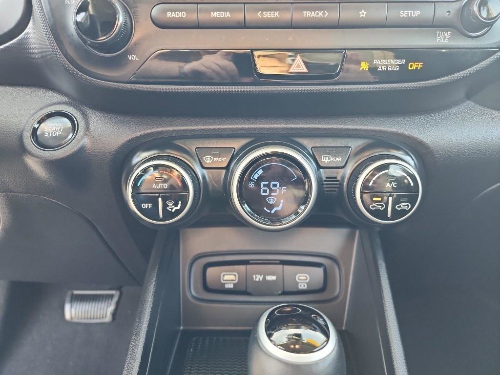 Used 2025 Hyundai Venue SEL image 15