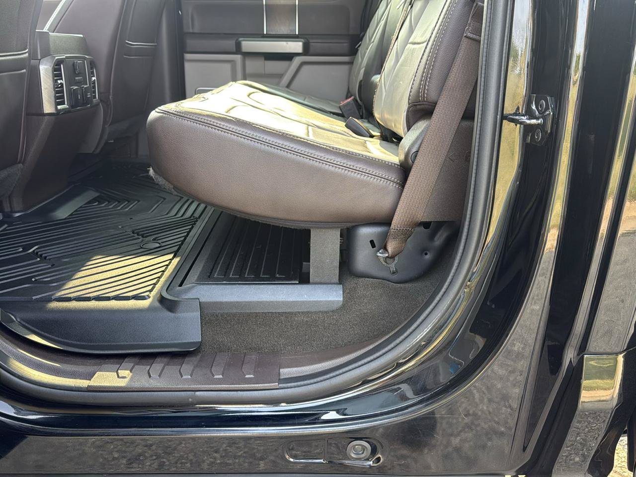 Used 2018 Ford F350 Limited w/ FX4 4x4 Off Road Package image 31