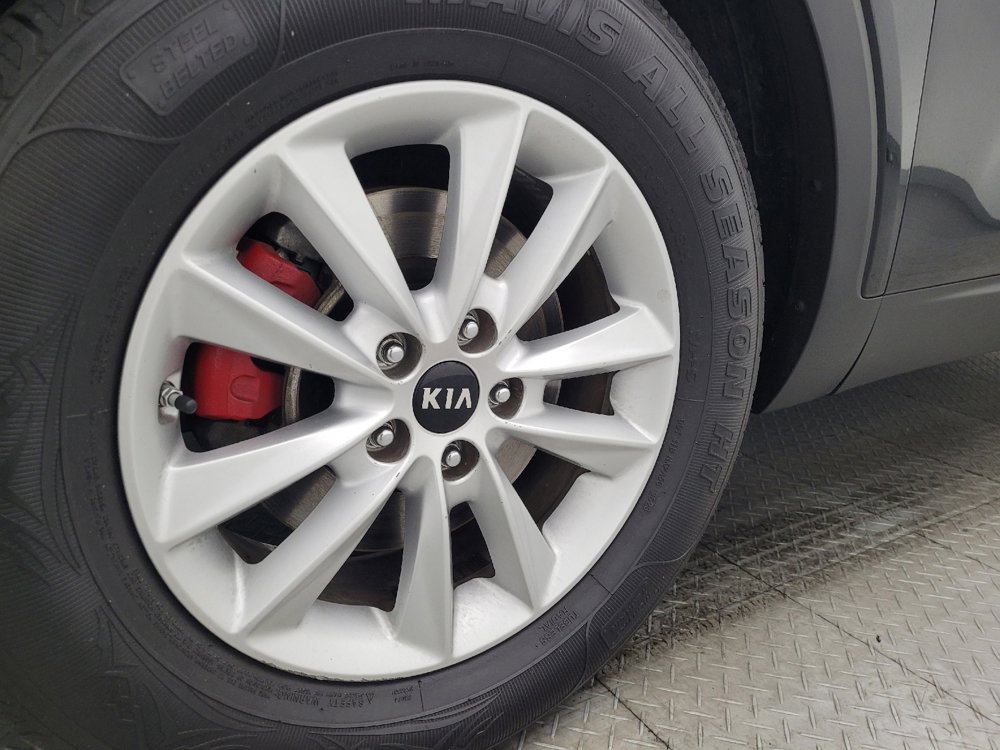 Used 2020 Kia Sorento LX FWD image 31