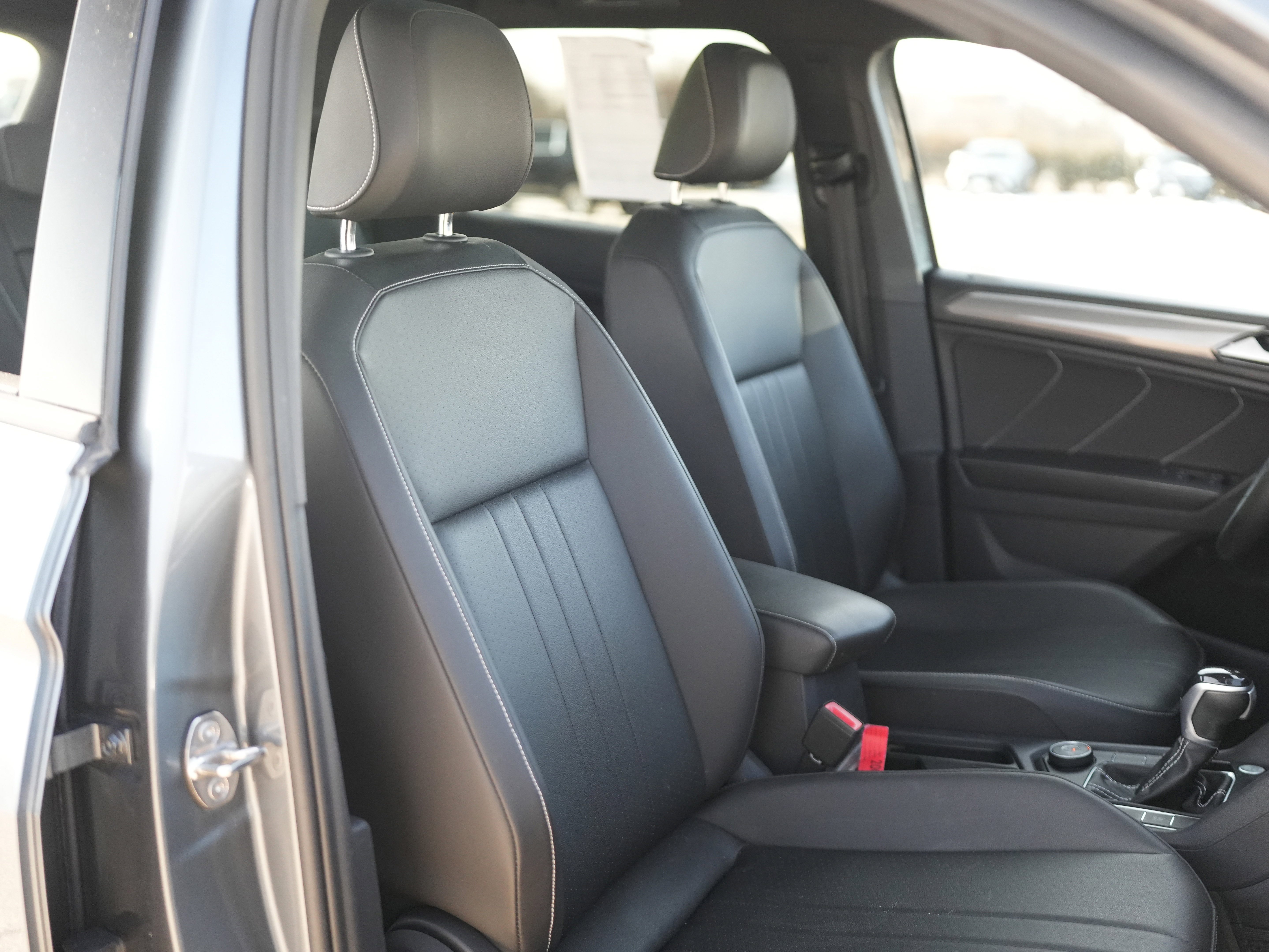 Used 2023 Volkswagen Tiguan SE R-Line image 23