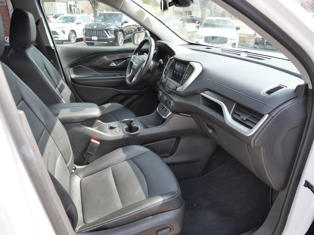 Used 2024 GMC Terrain SLT AWD/4WD image 17