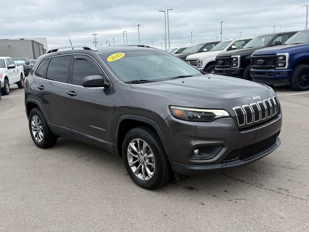 Used 2019 Jeep Cherokee Latitude Plus w/ Comfort/Convenience Group image 2