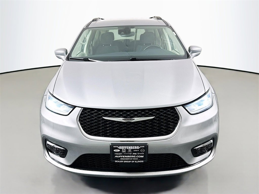 Used 2021 Chrysler Pacifica Touring w/ Cold Weather Group image 2