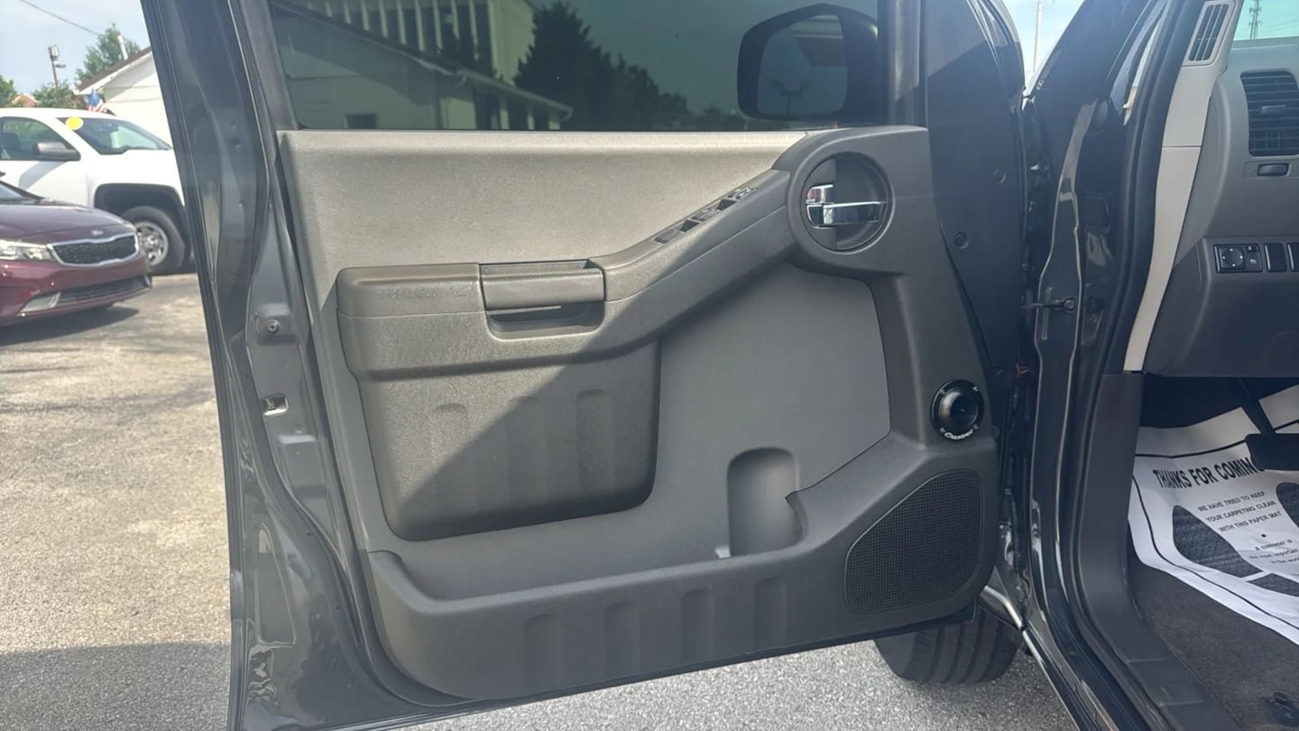 Used 2015 Nissan Xterra S RWD image 9