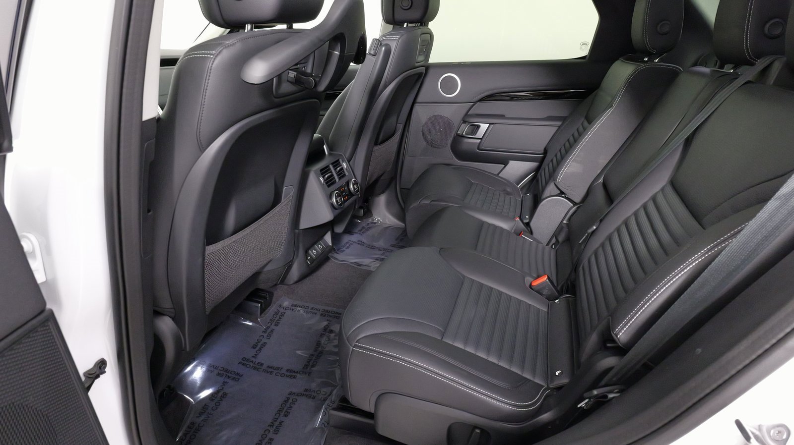 Used 2024 Land Rover Discovery S image 38