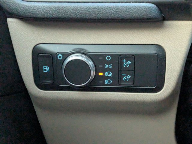 Used 2020 Ford Escape SE Sport image 11