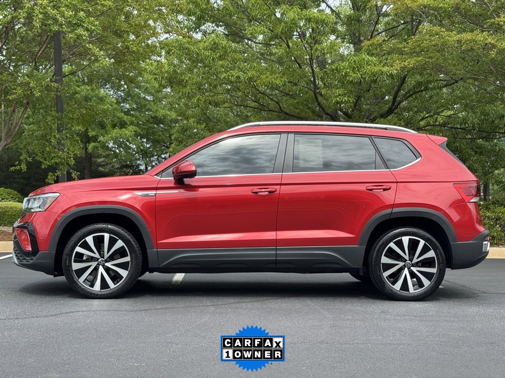 Used 2023 Volkswagen Taos SE w/ Panoramic Sunroof Package image 3