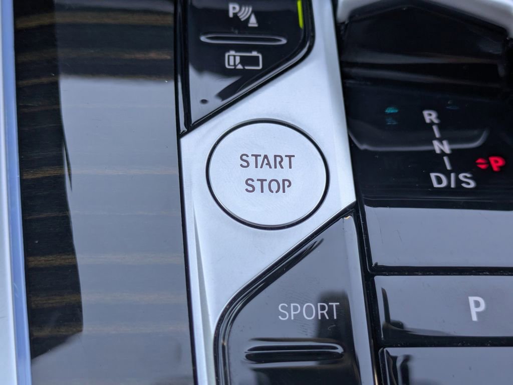 Used 2025 BMW X5 xDrive50e image 32