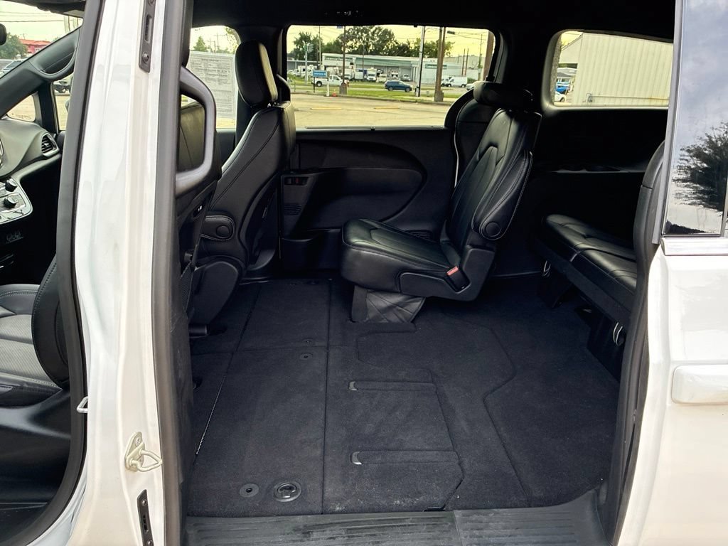 Used 2025 Chrysler Pacifica Select FWD image 16