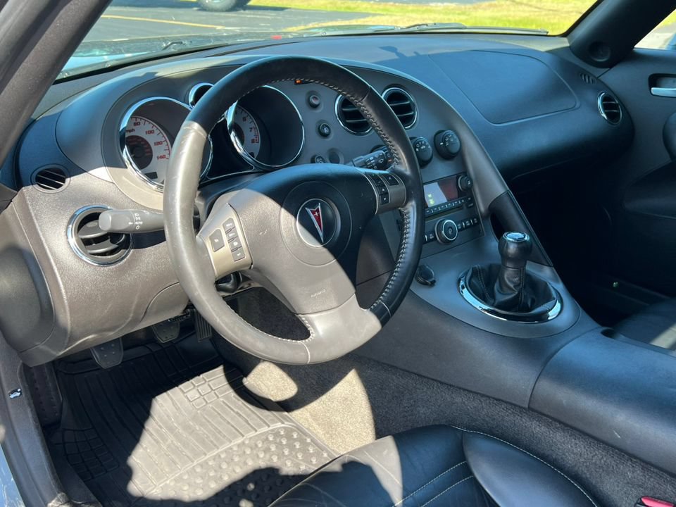 Used 2006 Pontiac Solstice Convertible w/ Premium Package RWD image 14