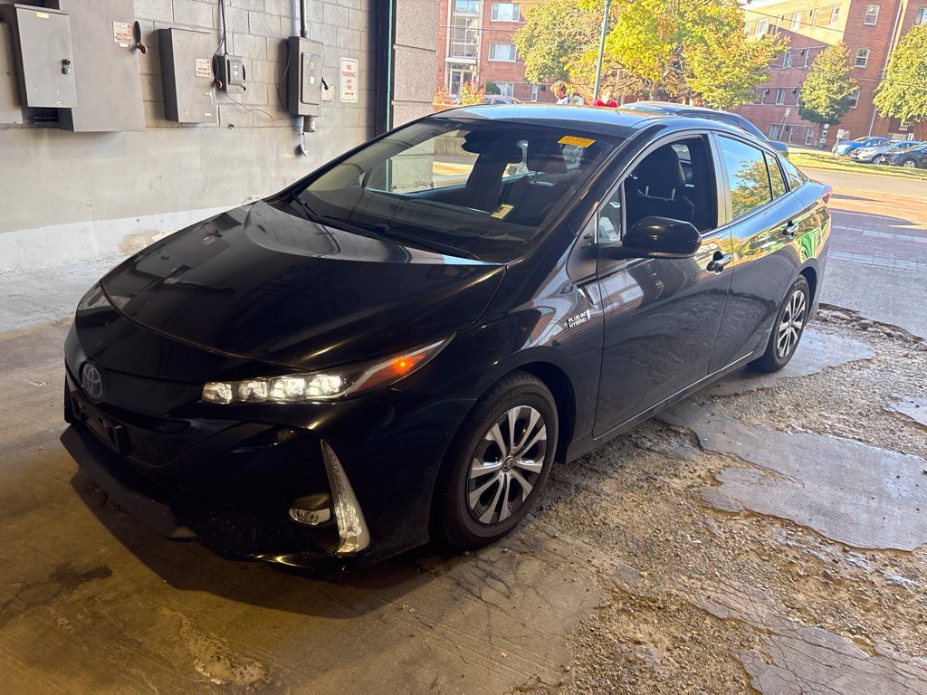 Used 2022 Toyota Prius Prime Limited FWD image 4