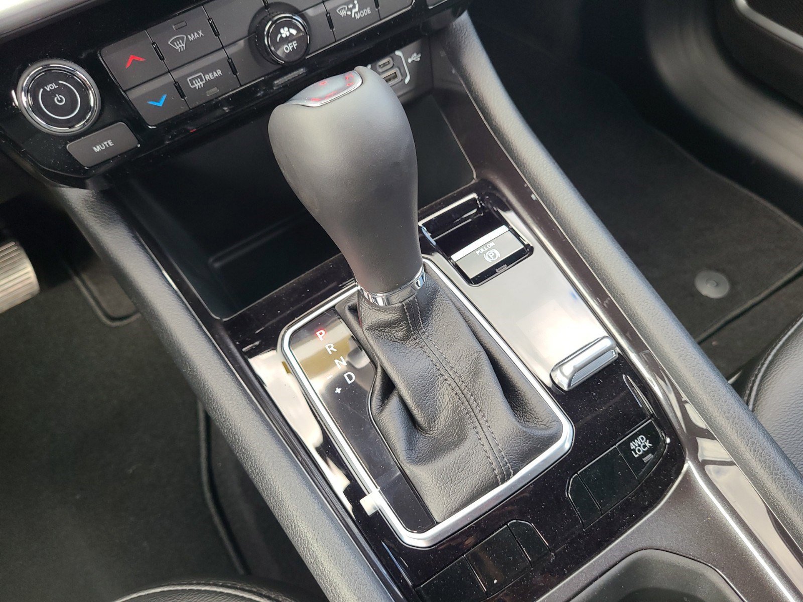 Used 2024 Jeep Compass Latitude image 17