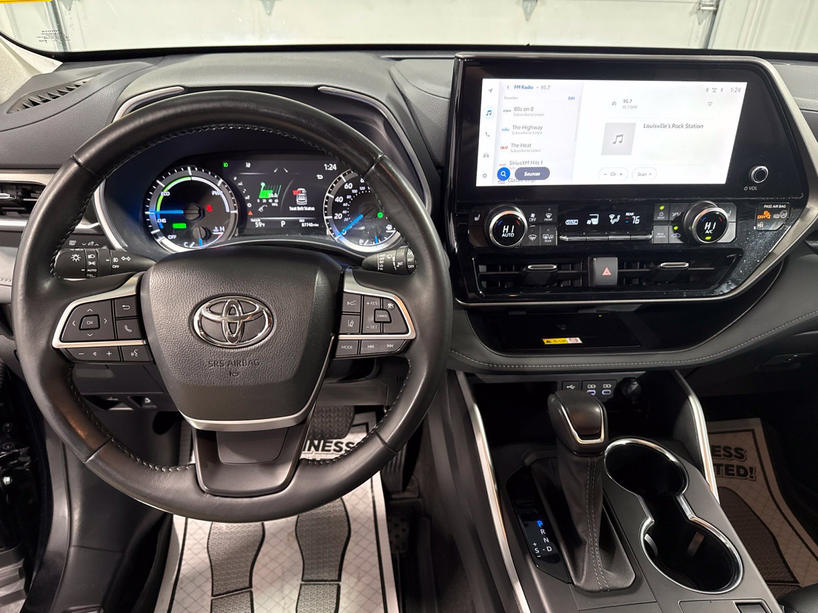 Used 2023 Toyota Highlander XLE w/ Protection Package #3 (TMS) AWD/4WD image 39
