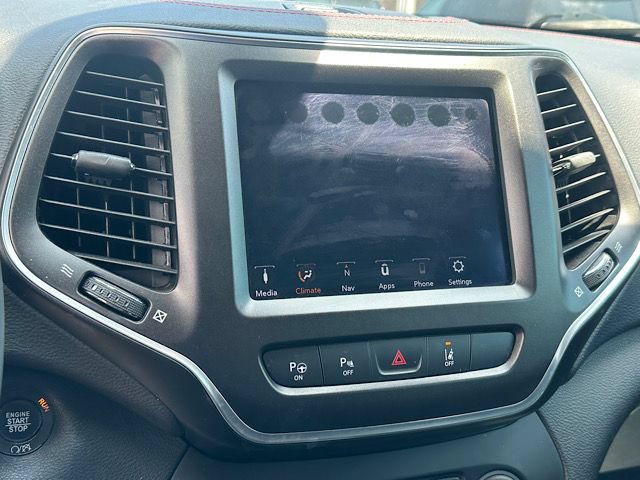 Used 2020 Jeep Cherokee Trailhawk w/ Technology Group AWD/4WD image 29