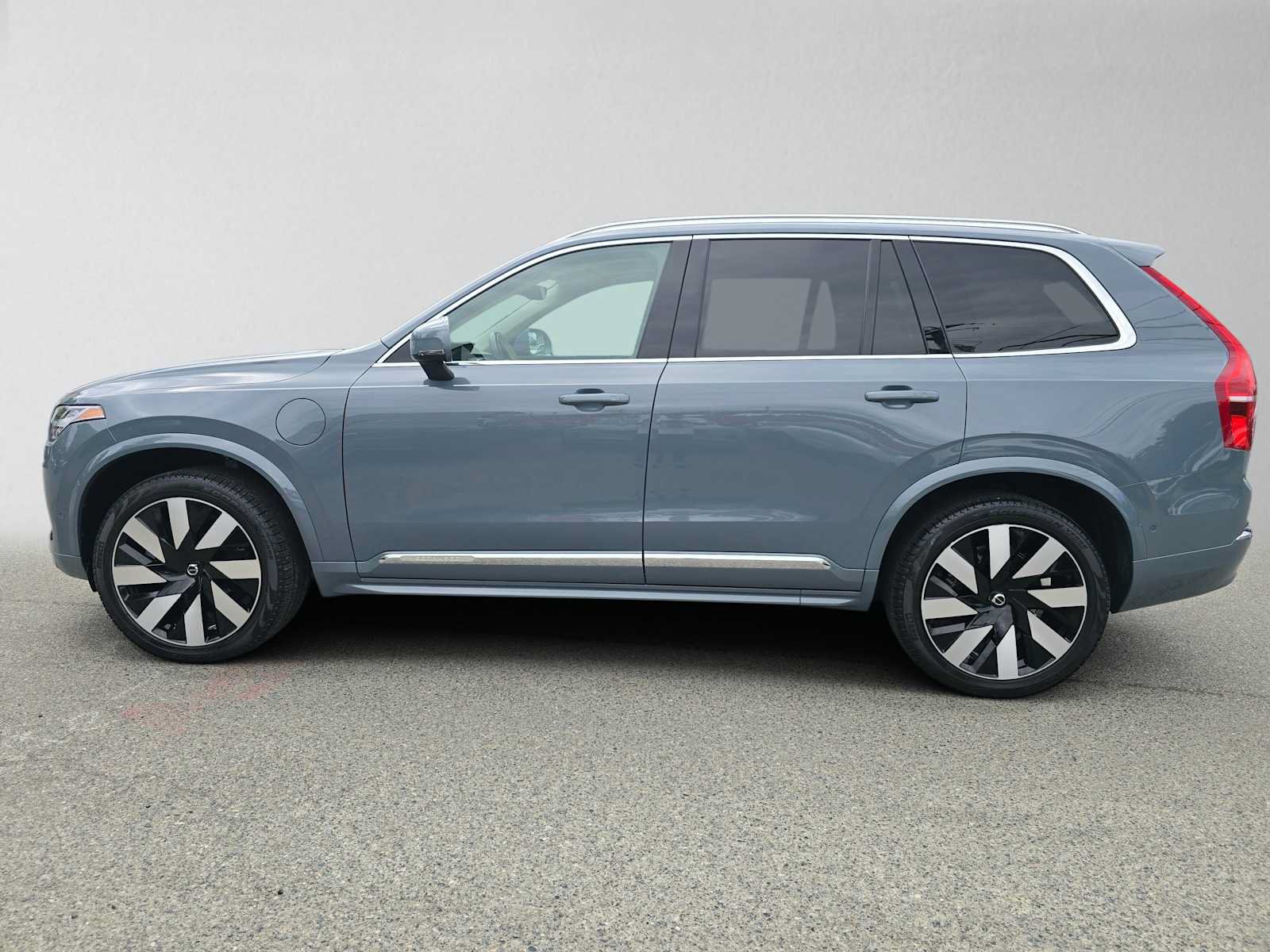 Used 2023 Volvo XC90 T8 Ultimate w/ Lounge Package AWD/4WD image 7
