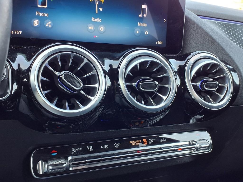 Used 2025 Mercedes-Benz GLA 250 4MATIC image 11