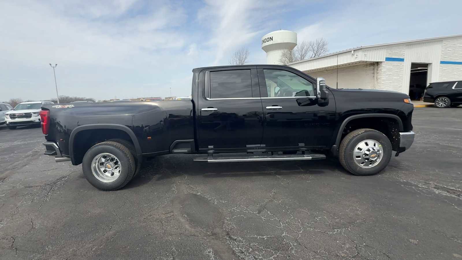 New 2026 Chevrolet Silverado 3500 LTZ w/ LTZ Convenience Package AWD/4WD image 9