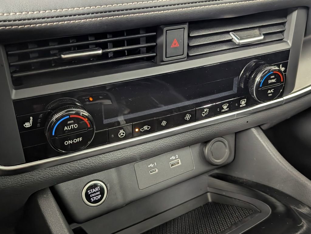 Used 2023 Nissan Rogue SV w/ SV Premium B Package image 21