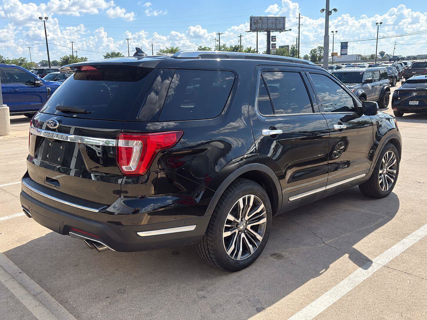 Used 2018 Ford Explorer Platinum AWD/4WD image 28