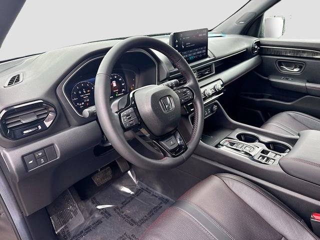Certified 2025 Honda Pilot Black Edition image 9