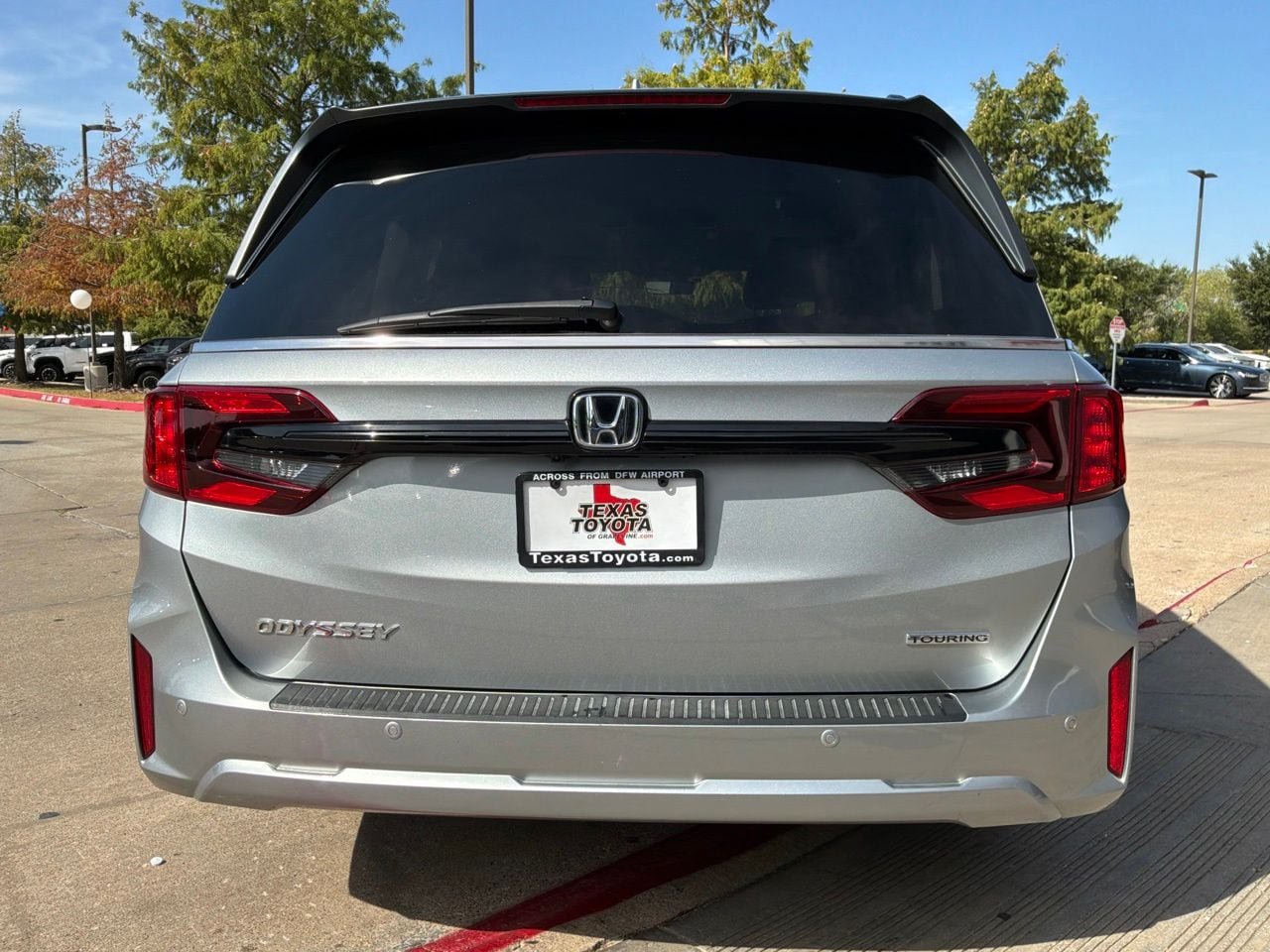 Used 2025 Honda Odyssey Touring image 4