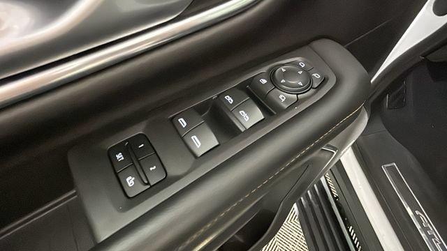 Used 2022 GMC Yukon XL AT4 AWD/4WD image 10