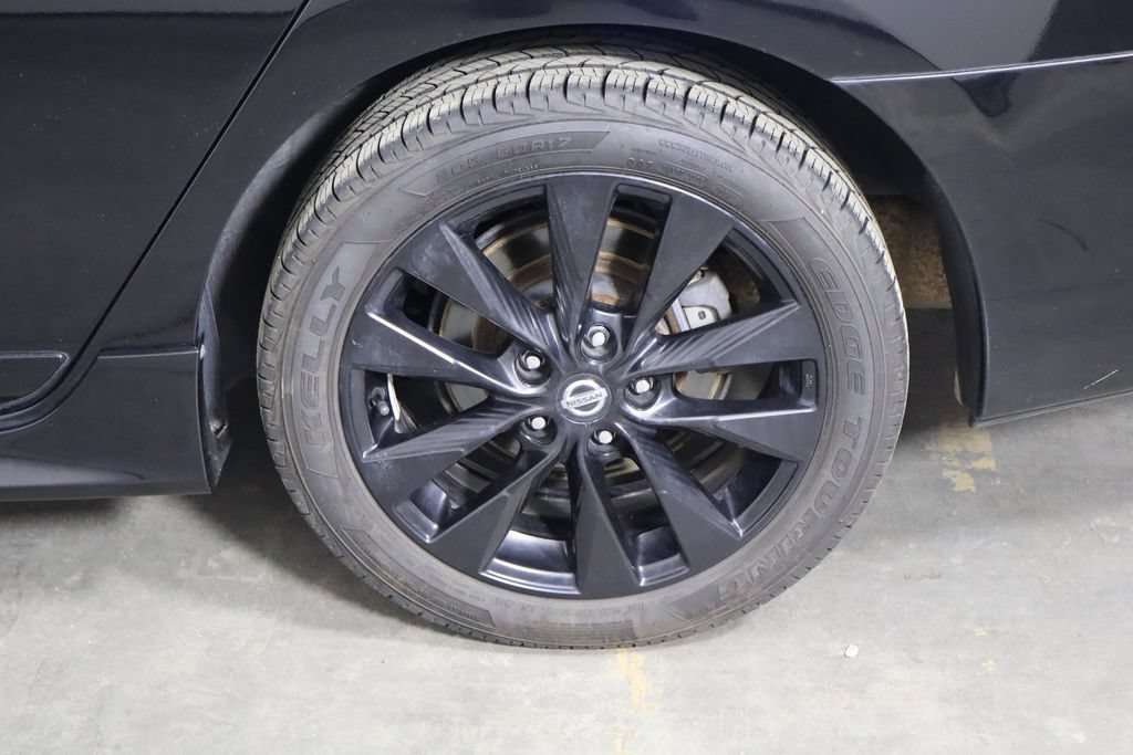 Used 2018 Nissan Sentra SR w/ Technology Package FWD image 37
