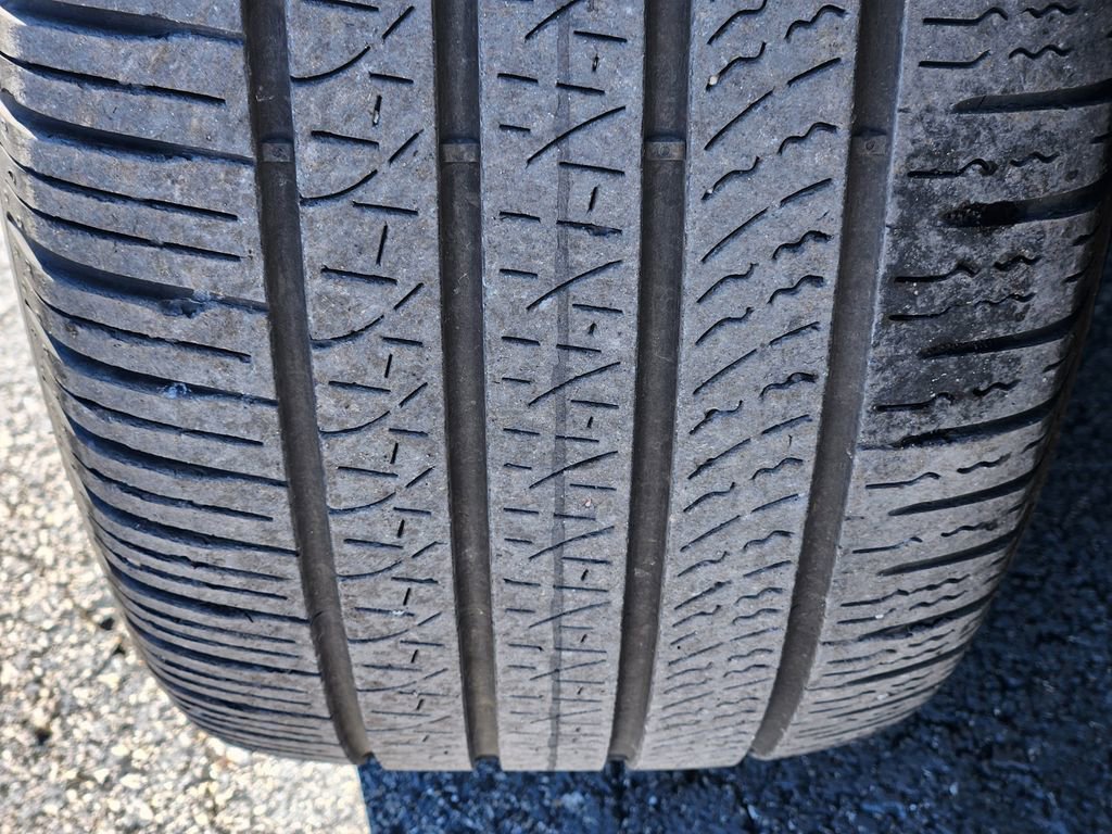 Used 2025 Chrysler Pacifica Limited image 11