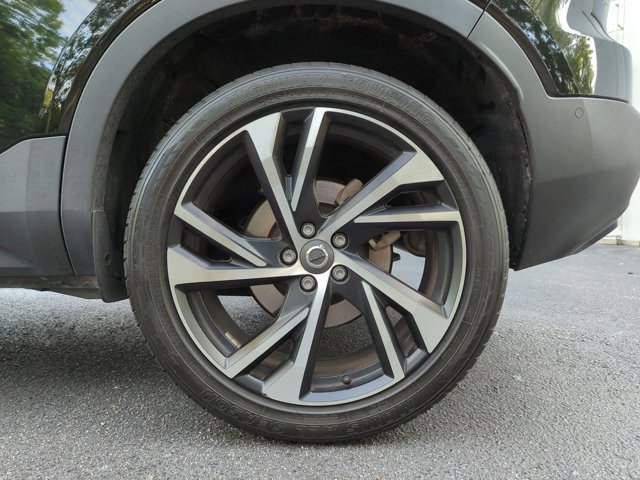 Used 2022 Volvo XC40 T5 R-Design w/ Advanced Package AWD/4WD image 13