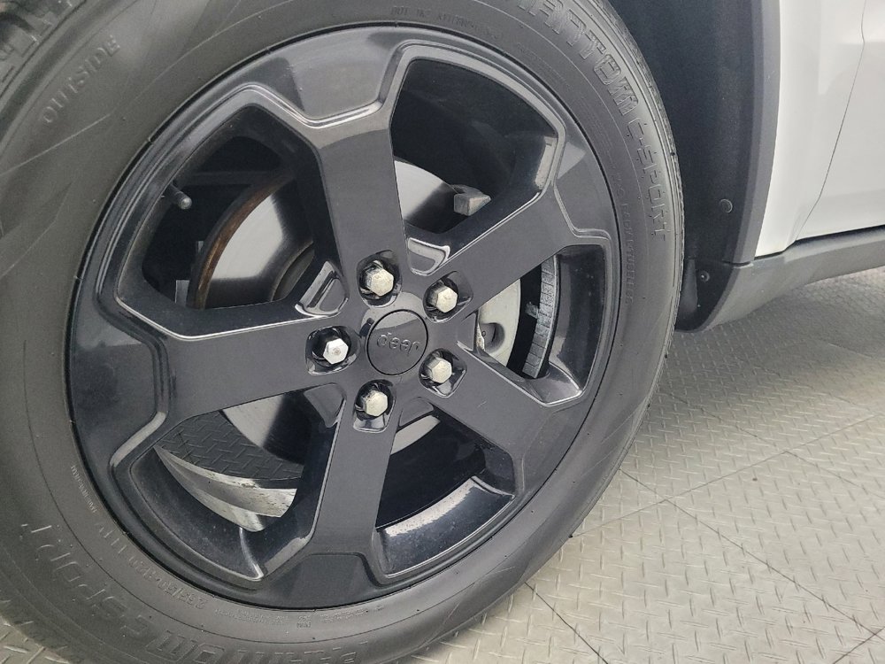 Used 2018 Jeep Grand Cherokee Laredo image 31