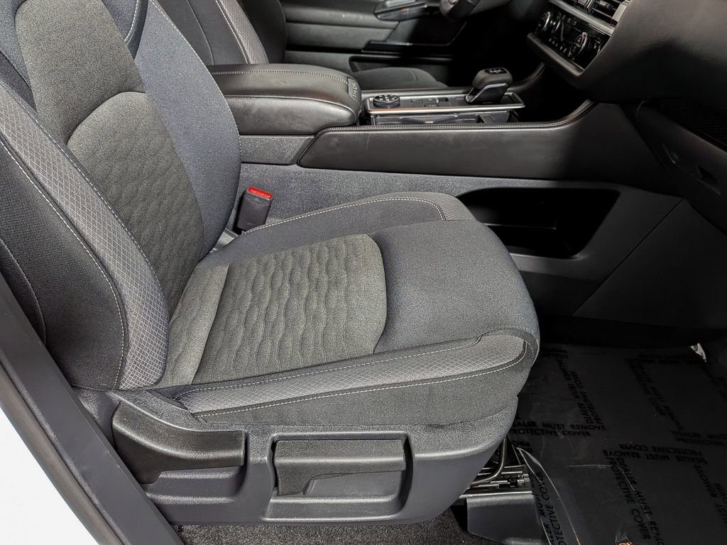 Used 2025 Nissan Pathfinder SV image 30