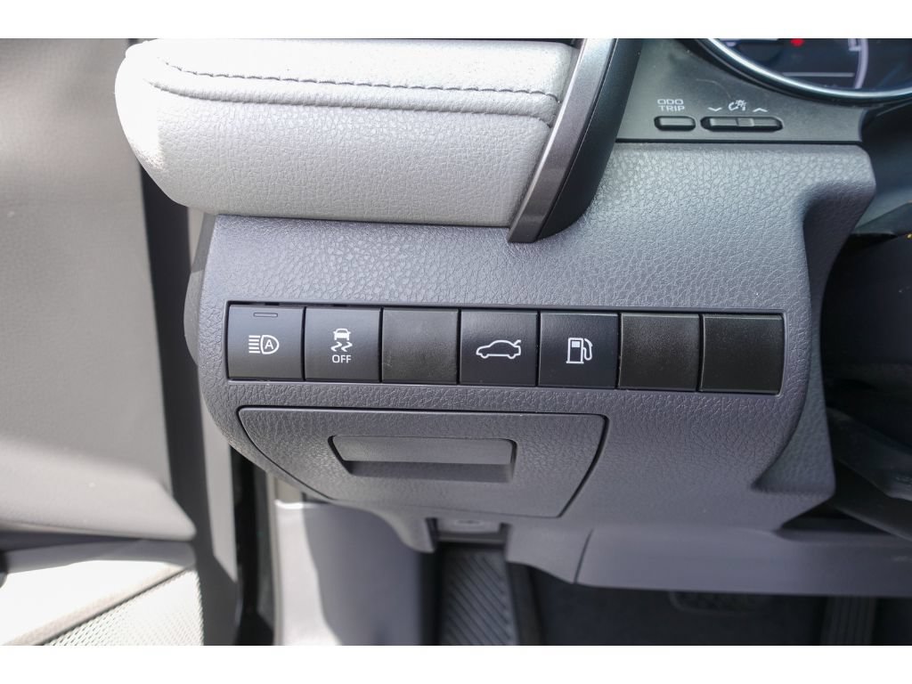 Used 2018 Toyota Camry SE w/ Audio Package FWD image 11