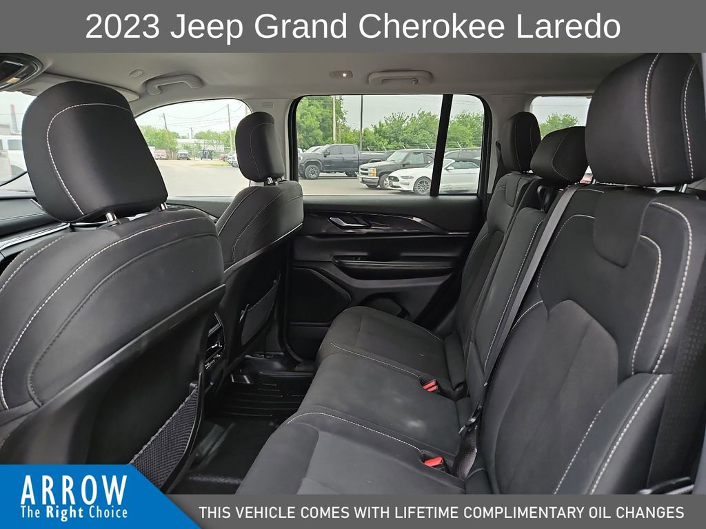 Used 2023 Jeep Grand Cherokee Laredo AWD/4WD image 19