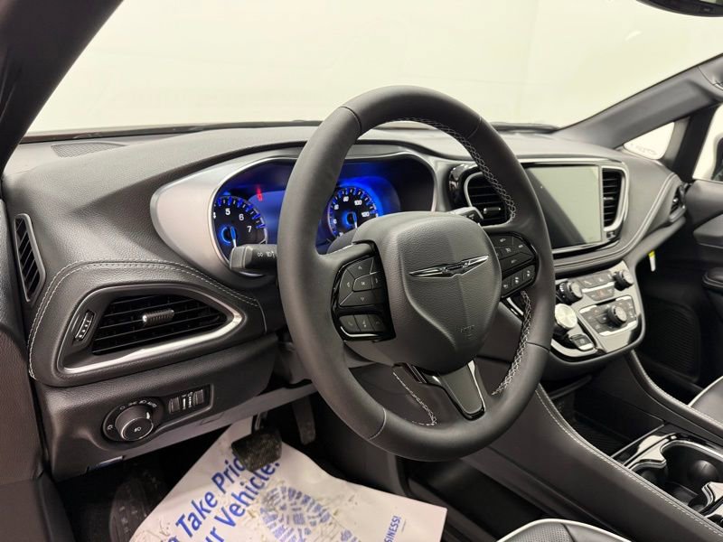 New 2026 Chrysler Pacifica Limited image 26