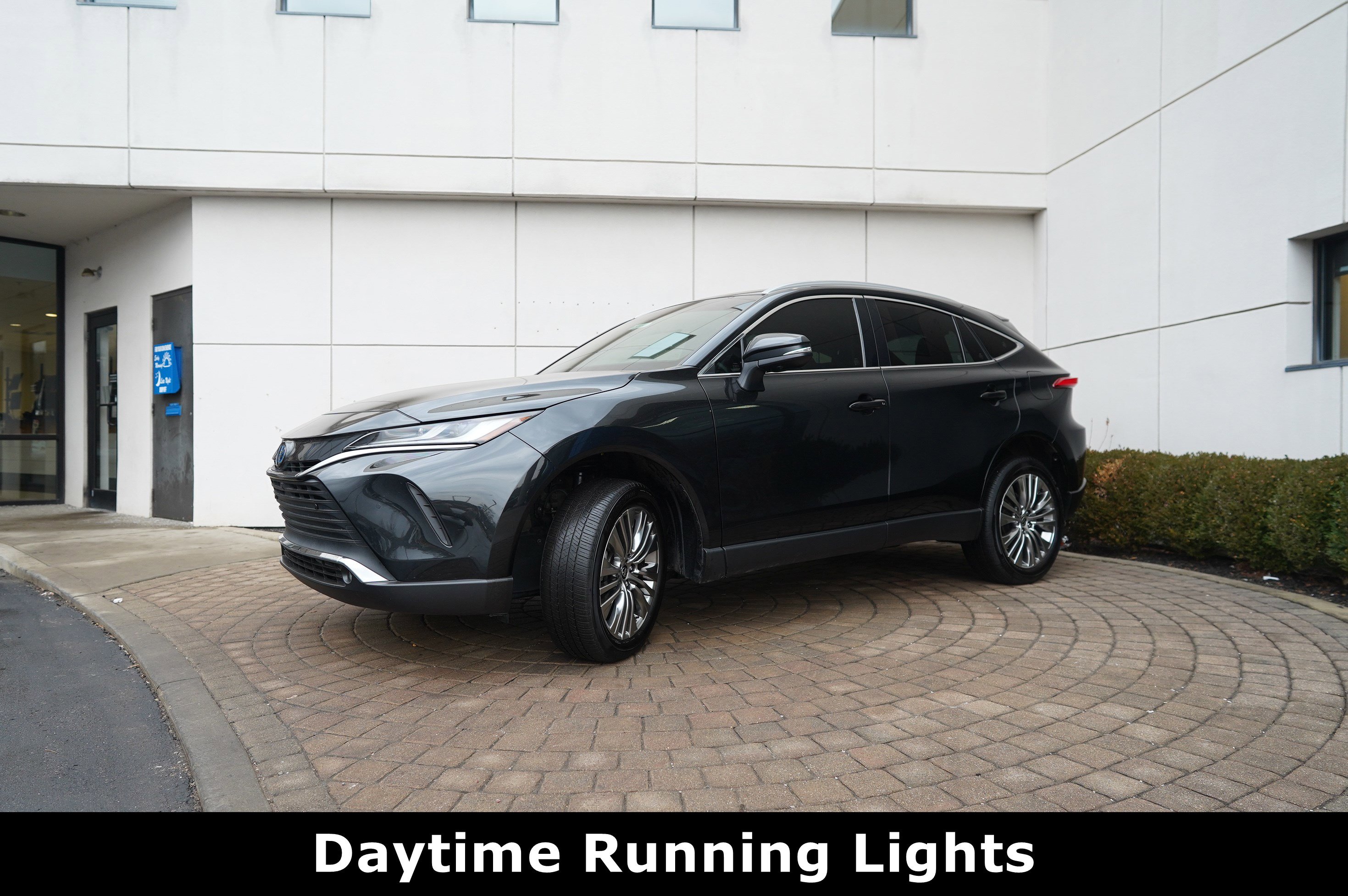 Used 2022 Toyota Venza Limited image 16