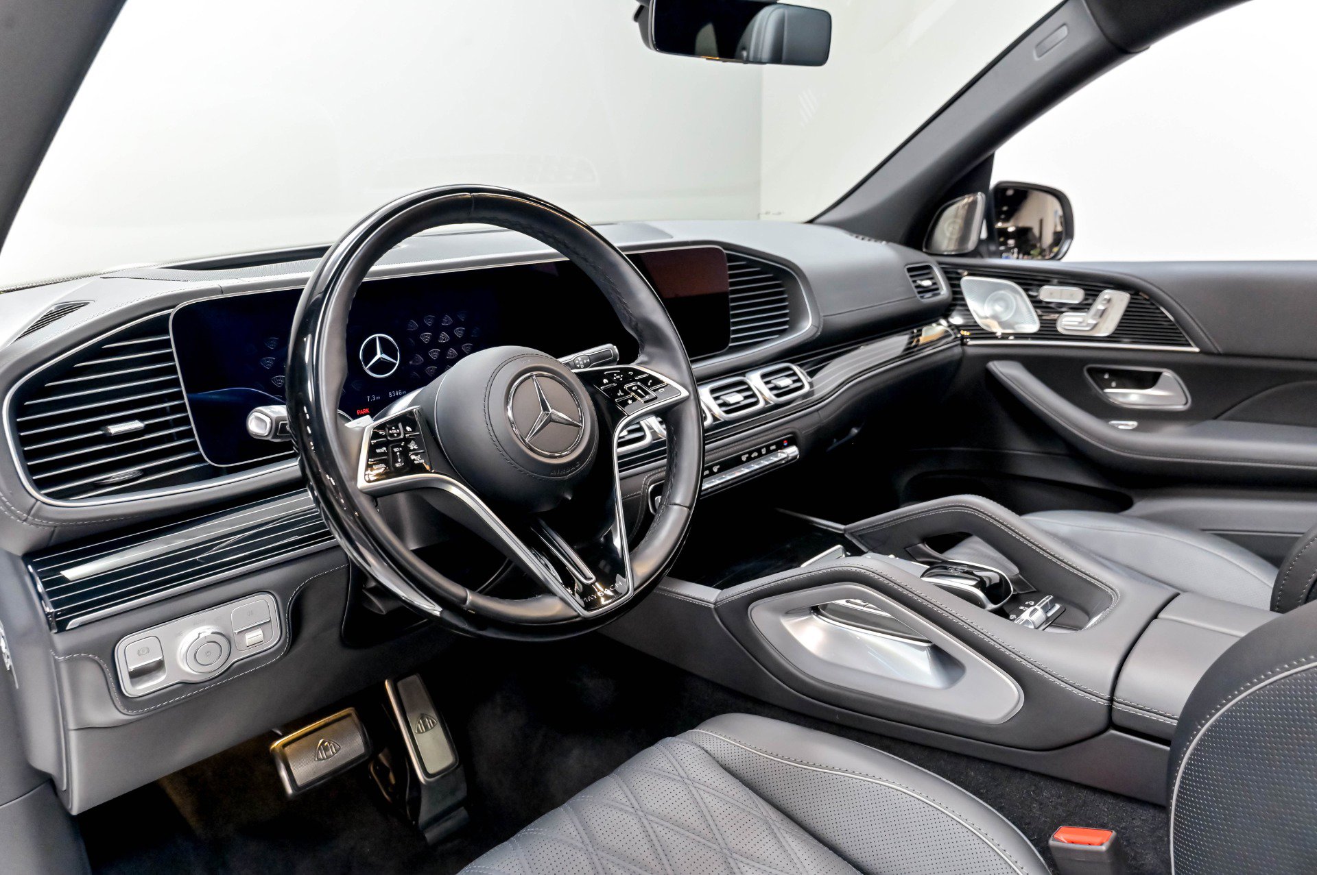 Used 2024 Mercedes-Benz Maybach GLS 600 4MATIC image 9