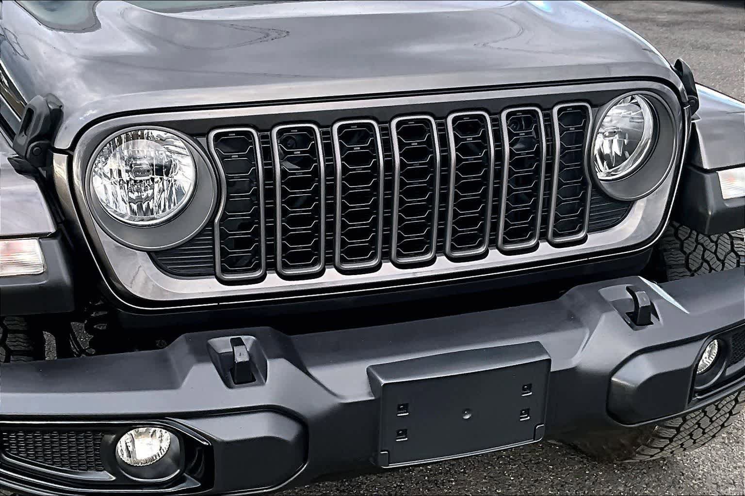 Used 2024 Jeep Gladiator Sport image 33