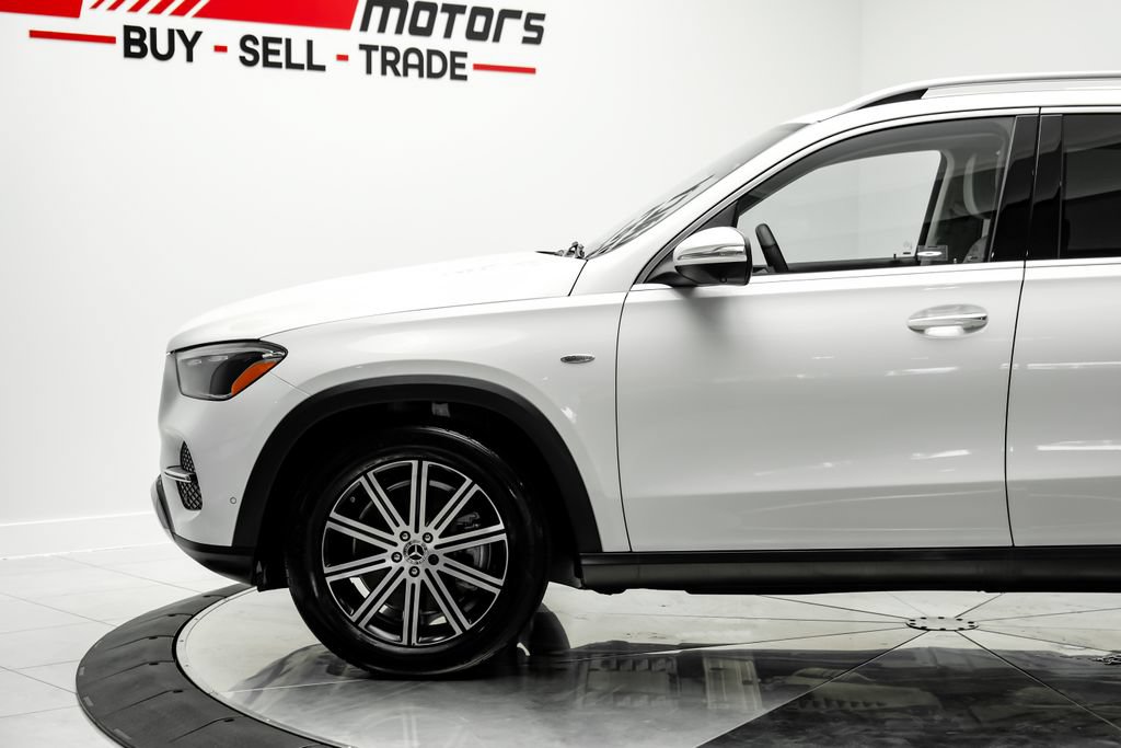 Used 2025 Mercedes-Benz GLE 450e 4MATIC w/ Driver Assistance Package image 14
