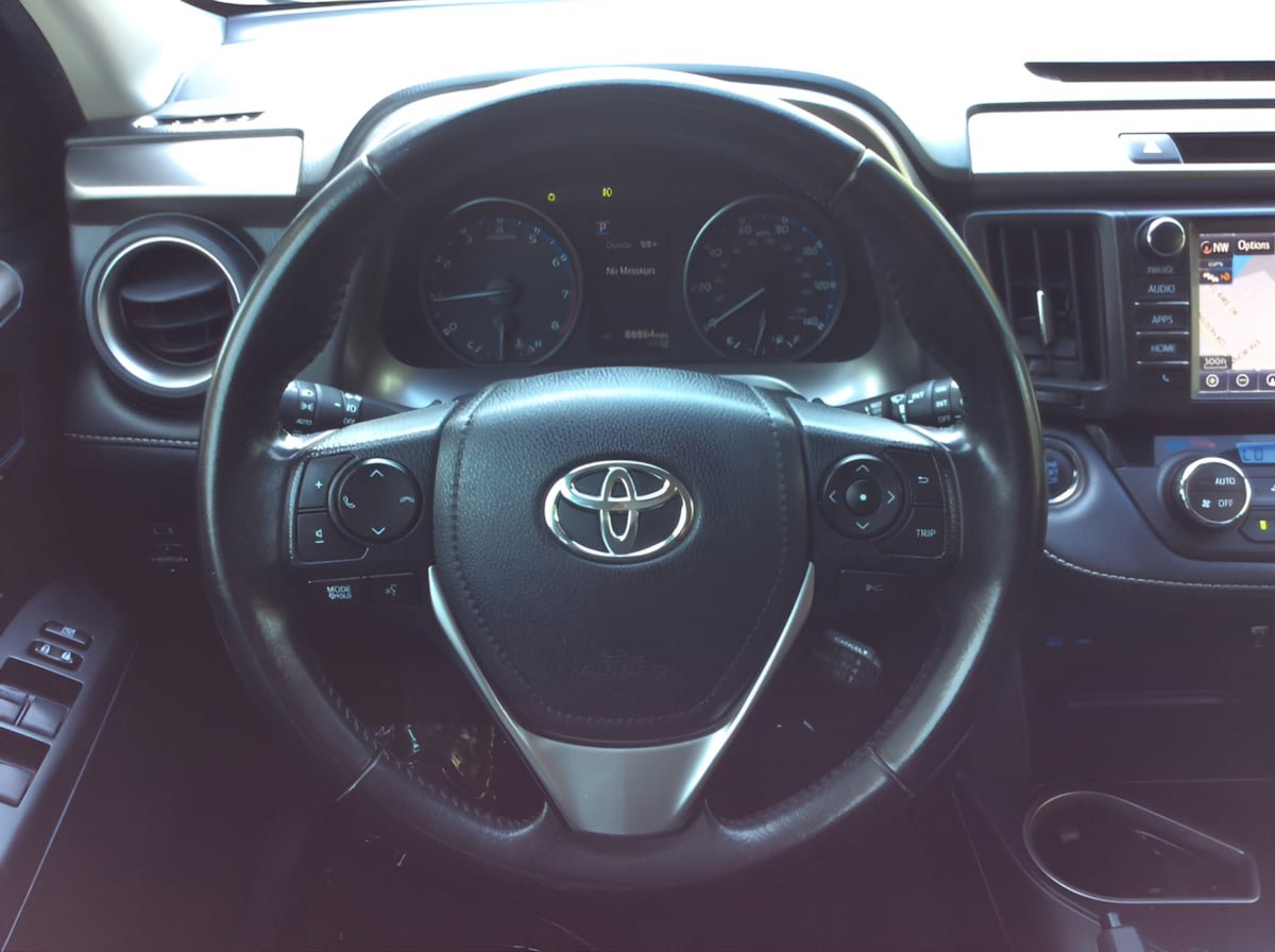 Used 2018 Toyota RAV4 XLE AWD/4WD image 22