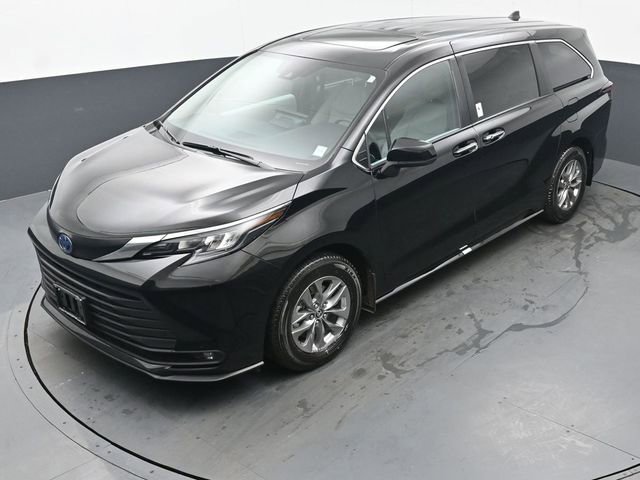 Used 2025 Toyota Sienna XLE image 43