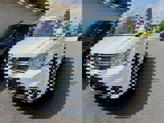 Used 2013 Dodge Journey SXT w/ Comfort/Convenience Group