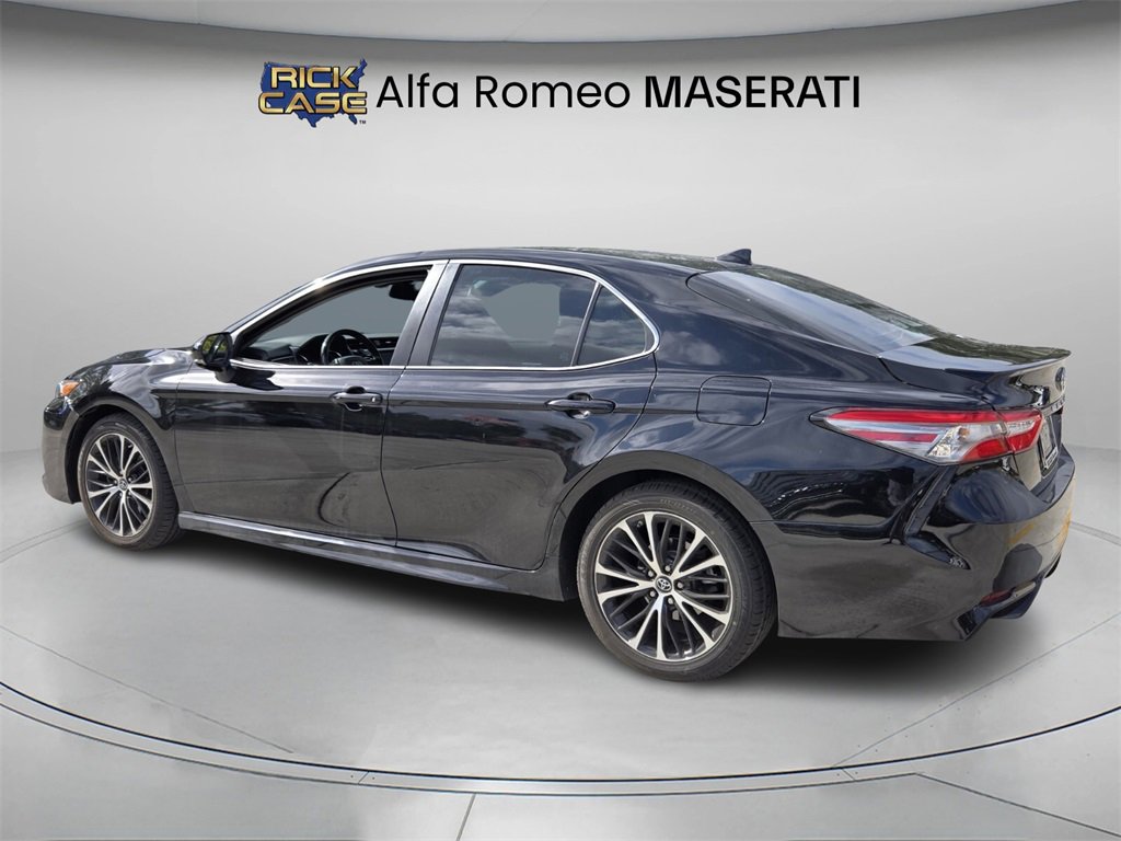 Used 2019 Toyota Camry L image 8