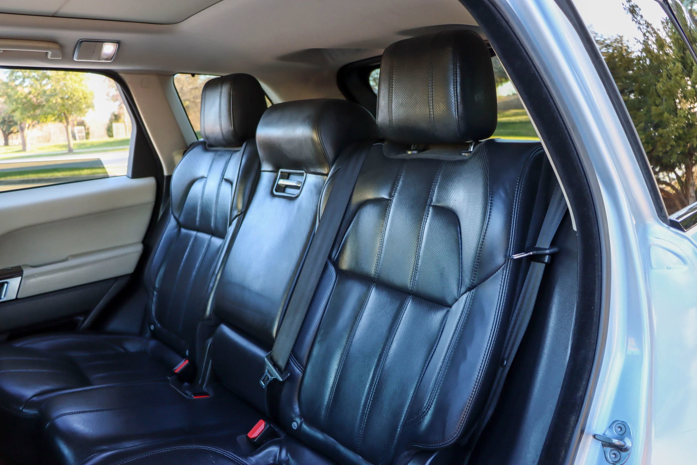 Used 2014 Land Rover Range Rover Sport HSE image 18