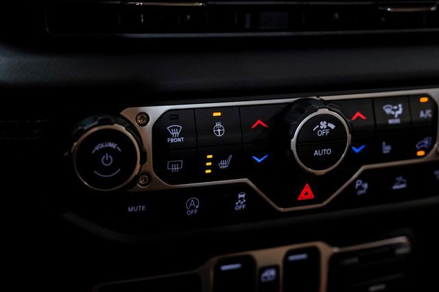 Used 2025 Jeep Gladiator Rubicon w/ Safety Group AWD/4WD image 78