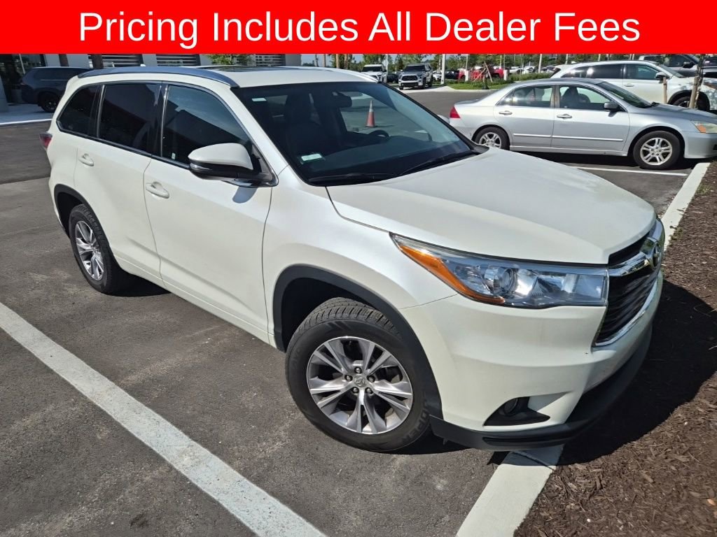 Used 2015 Toyota Highlander XLE FWD image 2