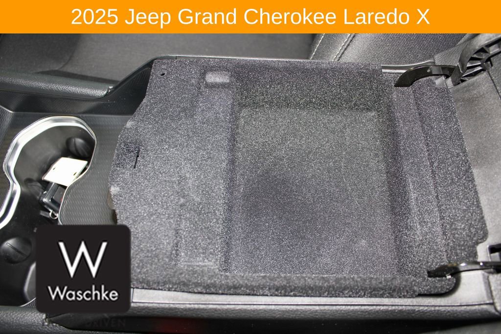 Used 2025 Jeep Grand Cherokee Laredo X w/ Trailer Tow Package AWD/4WD image 36