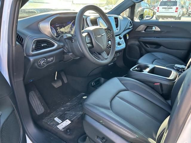 New 2026 Chrysler Pacifica Select image 11