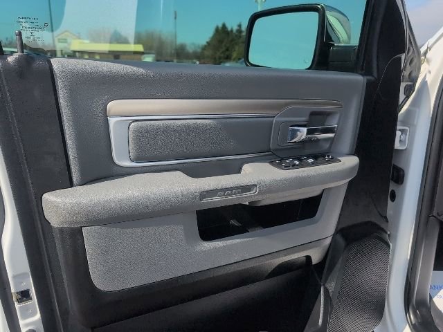 Used 2018 RAM 1500 Classic SLT AWD/4WD image 18