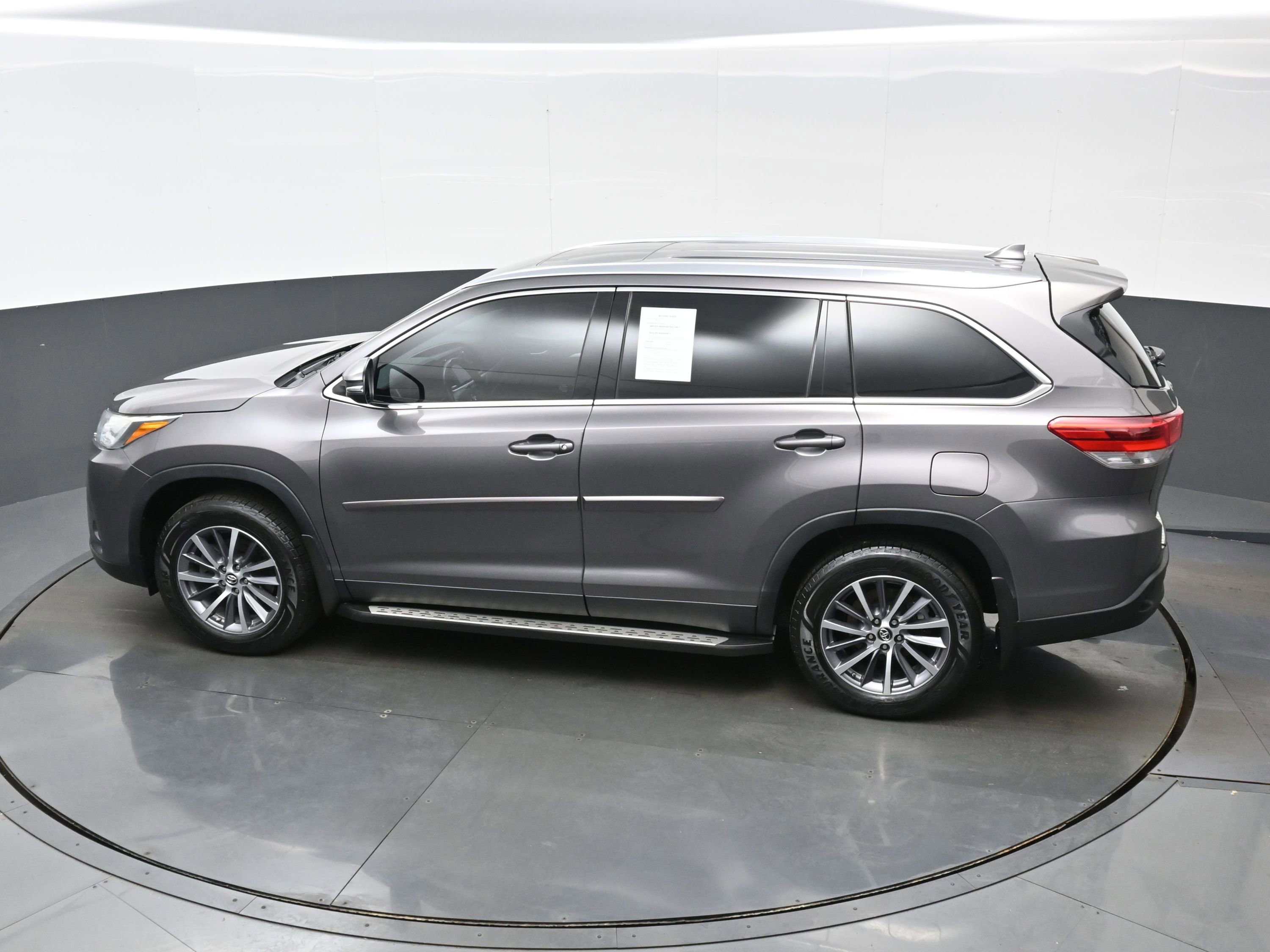Used 2019 Toyota Highlander XLE AWD/4WD image 36
